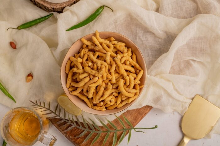 Spicy Crispy Gathiya 400gm - Image 2